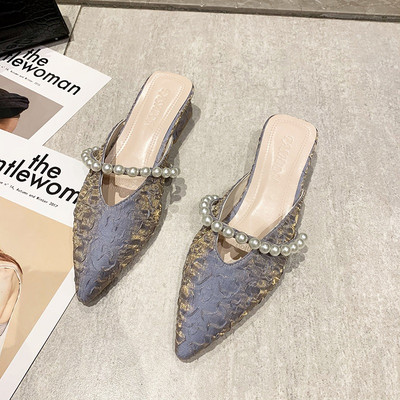 Γυναικείες μυτερές παντόφλες με τετράγωνο τακούνι 4 εκατοστών και πέρλες