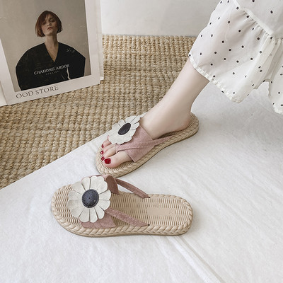 Γυναικείες casual παντόφλες με λουράκια από οικολογικό σουέτ και τρισδιάστατη διακόσμηση