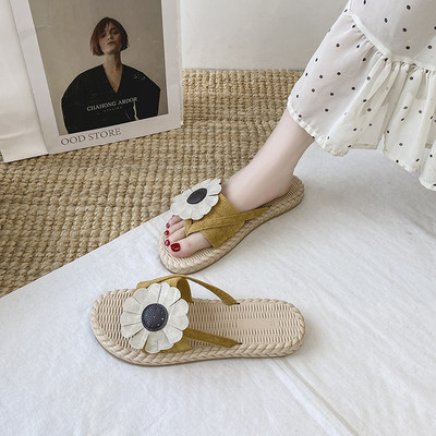 Γυναικείες casual παντόφλες με λουράκια από οικολογικό σουέτ και τρισδιάστατη διακόσμηση