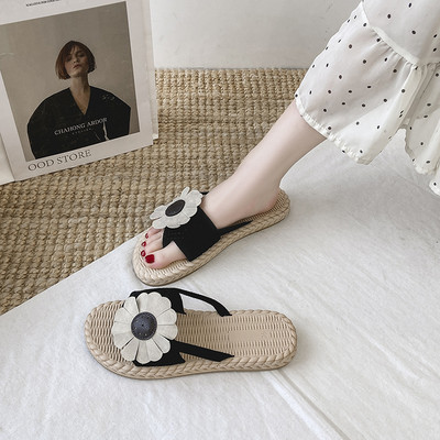 Γυναικείες casual παντόφλες με λουράκια από οικολογικό σουέτ και τρισδιάστατη διακόσμηση