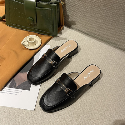 Sieviešu ādas čības ar metāla apdari - divās krāsās