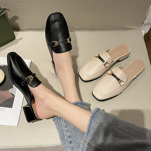 Sieviešu ādas čības ar metāla apdari - divās krāsās