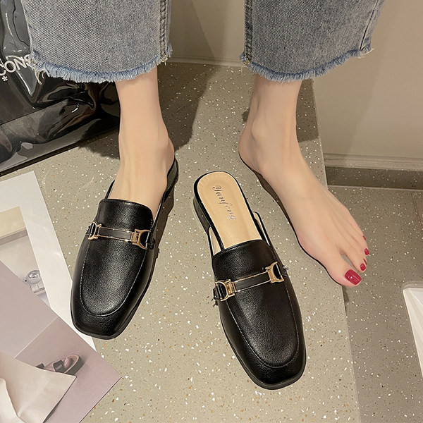 Sieviešu ādas čības ar metāla apdari - divās krāsās