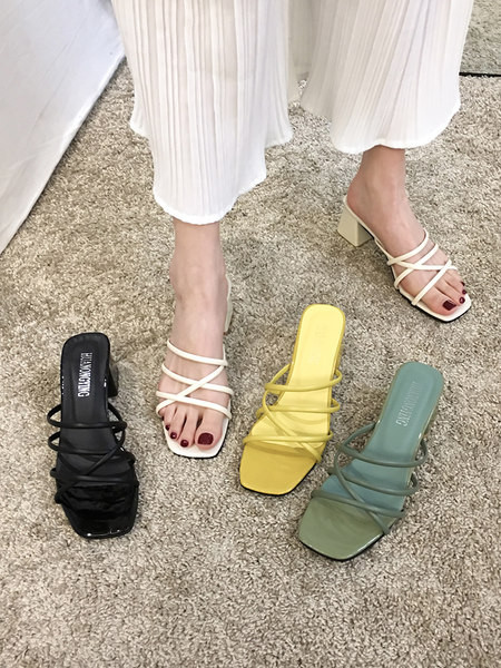 Κομψές γυναικείες παντόφλες κλασικό μοντέλο με τακούνι 6 cm