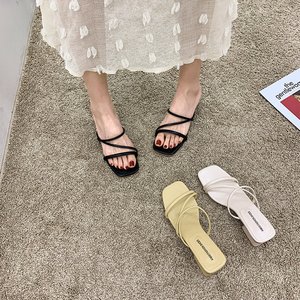 Κομψές γυναικείες παντόφλες με απλό μοντέλο τακούνι 4 cm