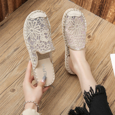 Papuci de dama inchisi din dantela cu talpa plata