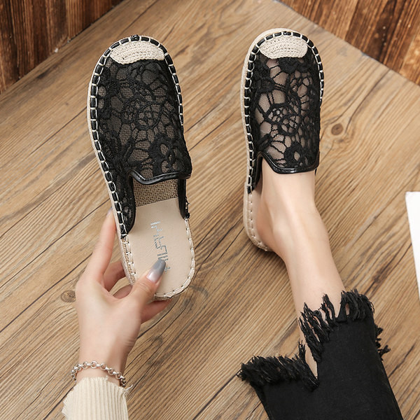 Papuci de dama inchisi din dantela cu talpa plata