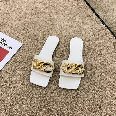 Sieviešu čības vienkāršs modelis ar plakanu zoli un sprādzi