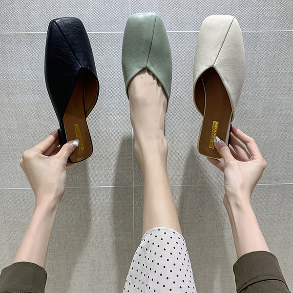 Sieviešu ādas slēgtās čības trīs krāsās