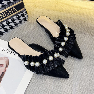 Μοντέρνες μυτερές παντόφλες με πέρλες