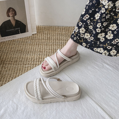 Sieviešu platformas čības ar metāla elementu