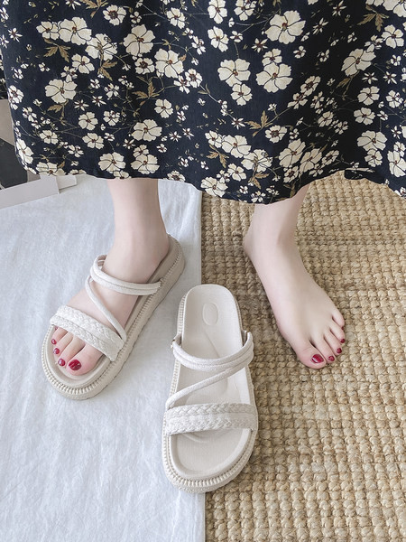 Sieviešu platformas čības ar metāla elementu