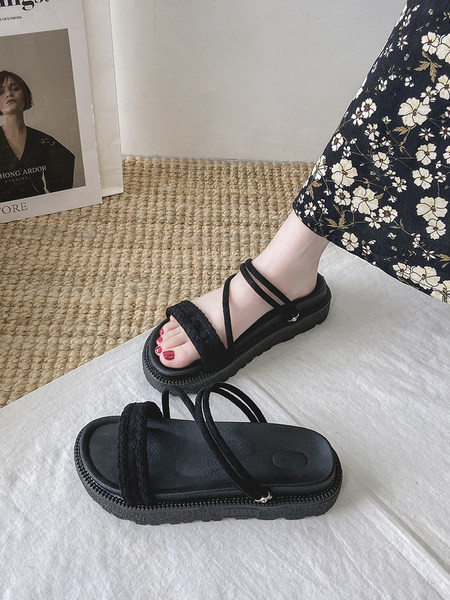 Sieviešu platformas čības ar metāla elementu