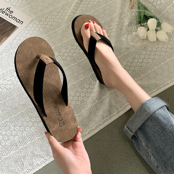 Γυναικείες σαγιονάρες με υφασμάτινα λουράκια