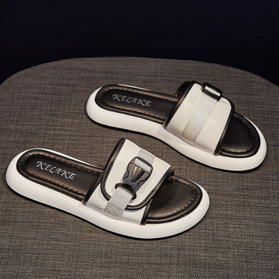 Sieviešu čības ar tekstila lencēm un plastmasas aizdari