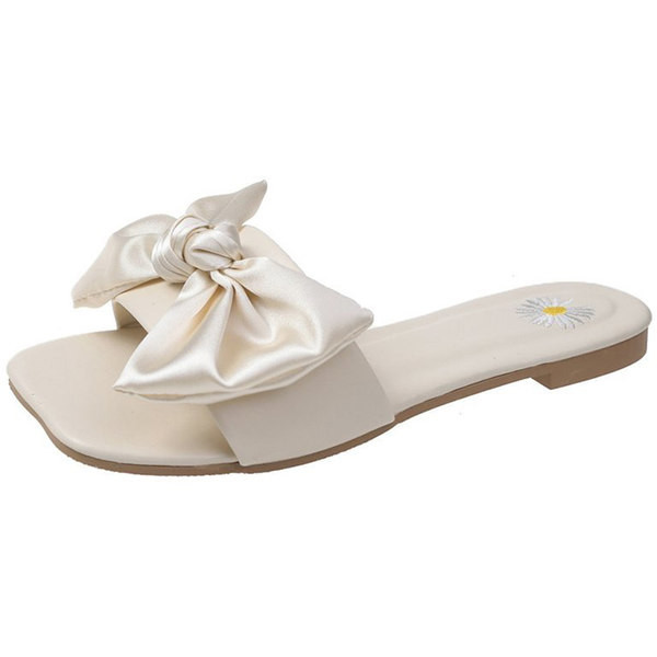 Sieviešu čības ar izšuvumu un satīna lenti