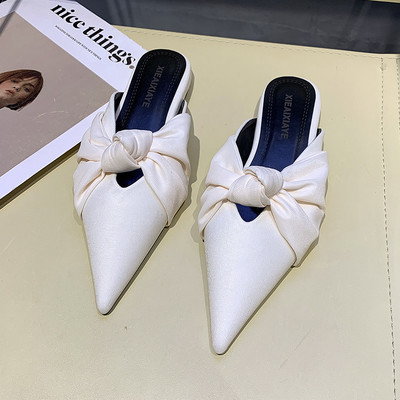 Mūsdienīgs čību smails modelis