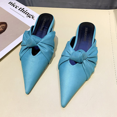 Mūsdienīgs čību smails modelis