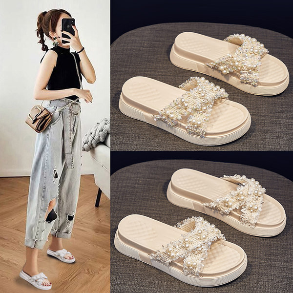 Sieviešu čības ar plakanu platformu un tekstila krusta siksnām un pērlēm