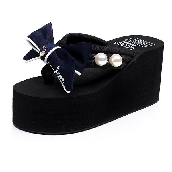 Sieviešu vasaras čības uz augstas platformas ar lentes un pērļu rotājumu