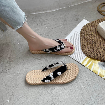 Καθημερινές παντόφλες ανάμεσα στα δάχτυλα με λουλούδια μοτίβα για γυναίκες