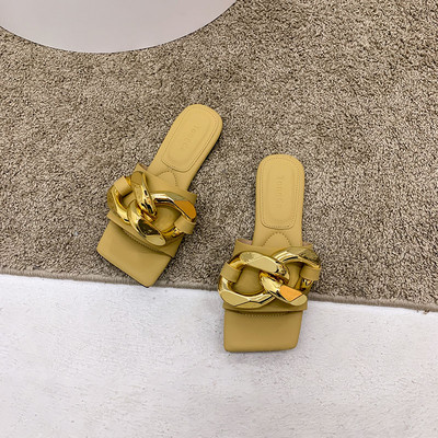 Stilīgas sieviešu čības ar plakanu zoli un sprādzi, vienkāršs modelis