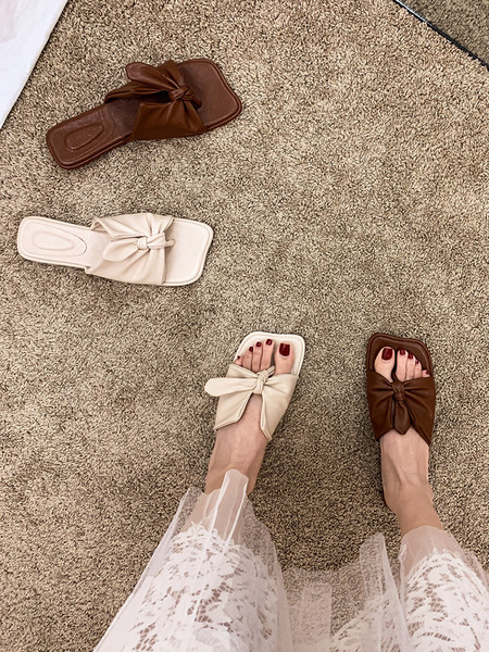 Κομψές γυναικείες παντόφλες  με κορδέλα