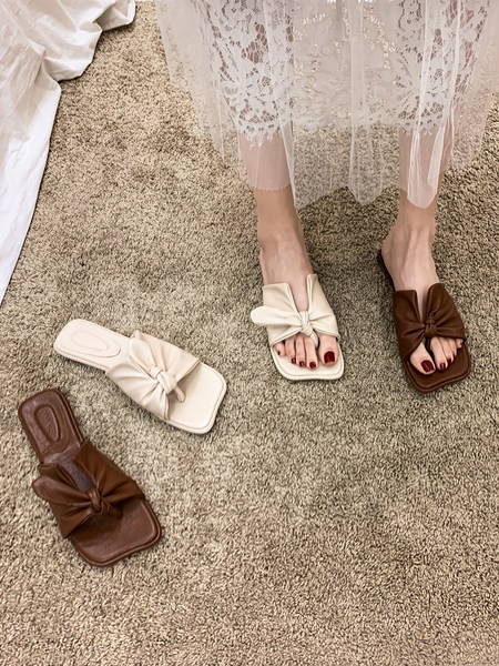 Κομψές γυναικείες παντόφλες  με κορδέλα