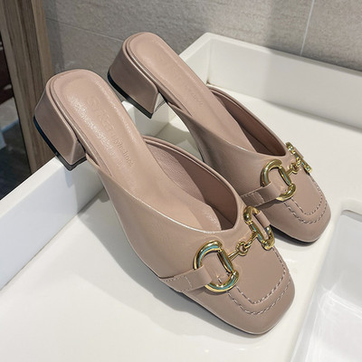 Sieviešu ādas čības ar metāla apdari četrās krāsās