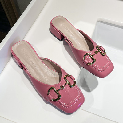 Sieviešu ādas čības ar metāla apdari četrās krāsās