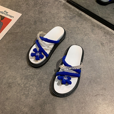 Modernas sieviešu čības starp pirkstiem ar 3D elementu