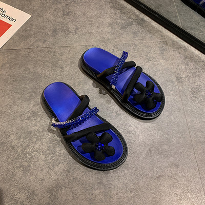 Modernas sieviešu čības starp pirkstiem ar 3D elementu