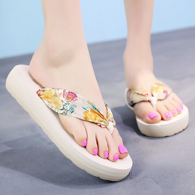 Jauns sieviešu čību modelis pār purngalu ar ērtu zoli un ziedu motīviem