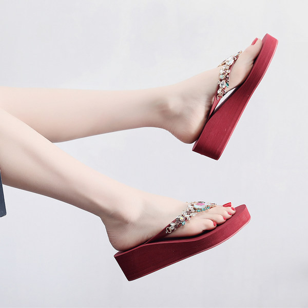 Νέο μοντέλο γυναικείες παντόφλες διακοσμημένες με διακοσμητικές πέτρες