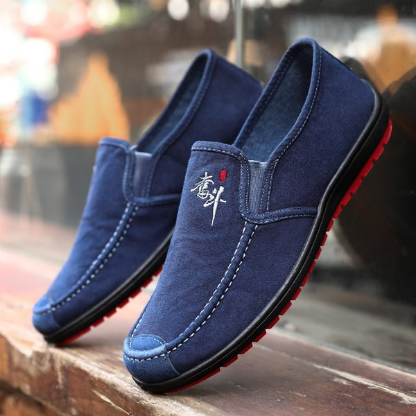 Model nou de mocasini barbati din denim cu broderie