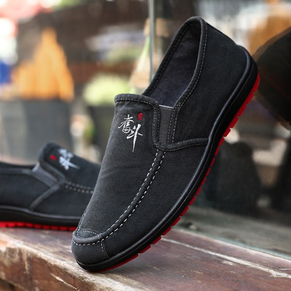 Model nou de mocasini barbati din denim cu broderie