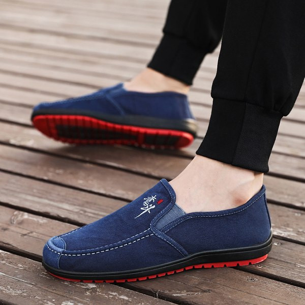 Model nou de mocasini barbati din denim cu broderie
