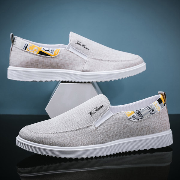 Ανδρικά μοκασίνια σε διάφορα μοντέλα με επιγραφή και εφαρμογές