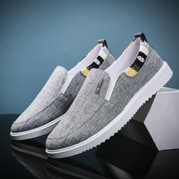 Ανδρικά μοκασίνια σε διάφορα μοντέλα με επιγραφή και εφαρμογές