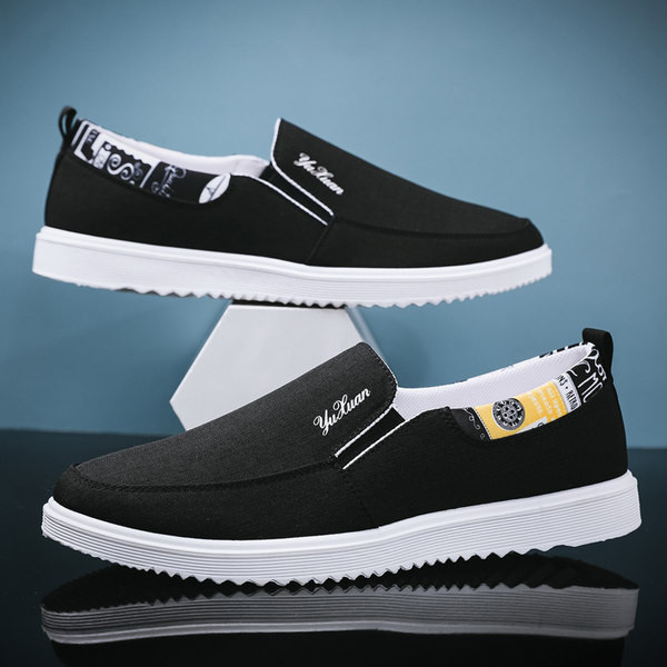 Ανδρικά μοκασίνια σε διάφορα μοντέλα με επιγραφή και εφαρμογές