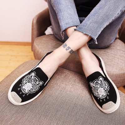 Ανδρικά μοκασίνια με επίπεδη σόλα και κέντημα - δύο χρώματα