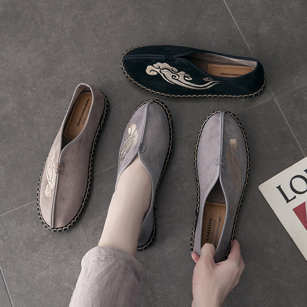 Ανδρικά μοκασίνια από οικολογικό σουέτ με κέντημα