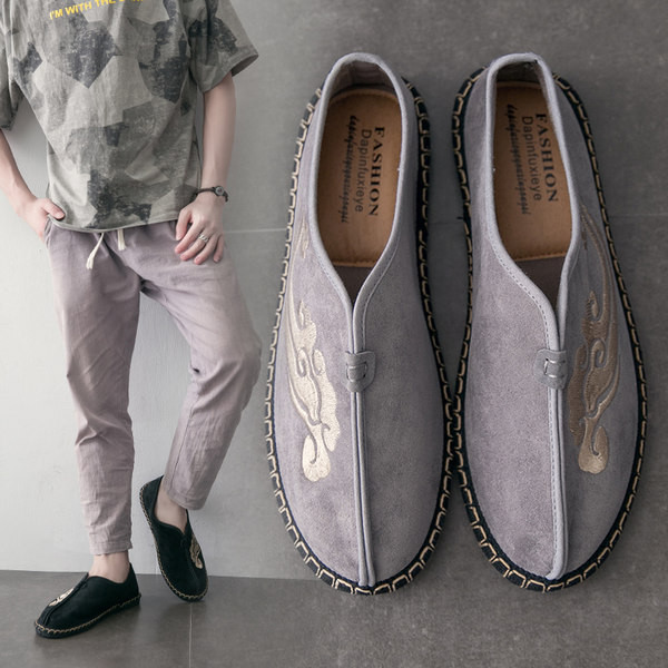 Ανδρικά μοκασίνια από οικολογικό σουέτ με κέντημα