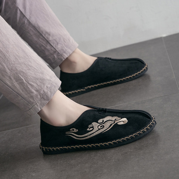 Ανδρικά μοκασίνια από οικολογικό σουέτ με κέντημα