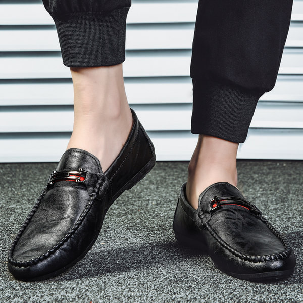 Νέο μοντέλο ανδρικά μοκασίνια με μεταλλικό στοιχείο από οικολογικό δέρμα