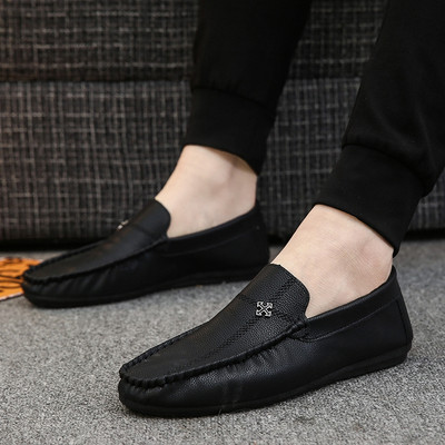 Νέο μοντέλο ανοιξιάτικά ανδρικά μοκασίνια από οικολογικό δέρμα με μεταλλική διακόσμηση