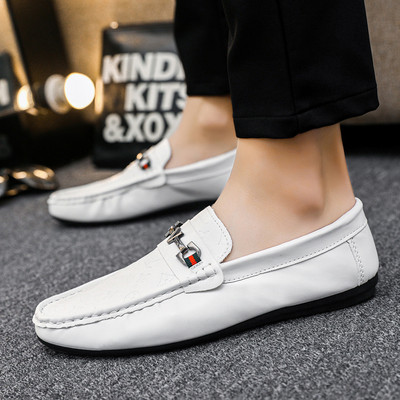 Νέο μοντέλο ανοιξιάτικά ανδρικά μοκασίνια από οικολογικό δέρμα με μεταλλική διακόσμηση