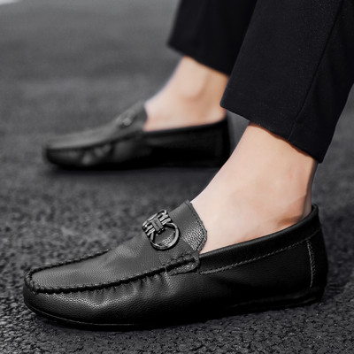 Νέο μοντέλο ανοιξιάτικά ανδρικά μοκασίνια από οικολογικό δέρμα με μεταλλική διακόσμηση