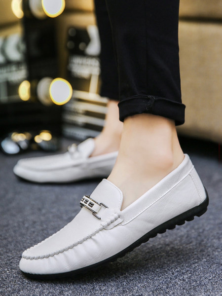 Νέο μοντέλο ανοιξιάτικά ανδρικά μοκασίνια από οικολογικό δέρμα με μεταλλική διακόσμηση