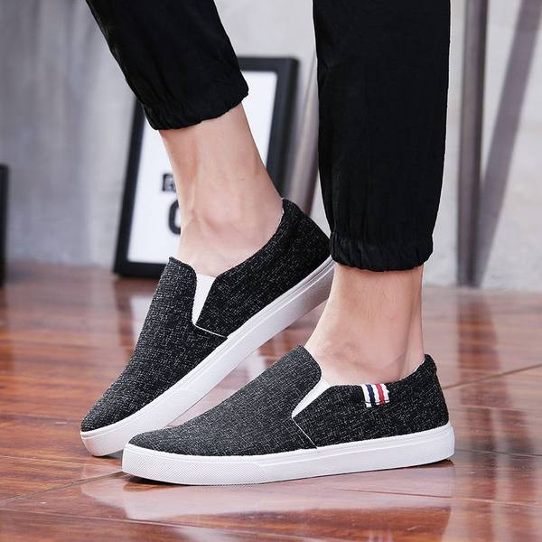 Ανδρικά μοκασίνια στρογγυλεμένο κλωστοϋφαντουργικό μοντέλο με έμβλημα